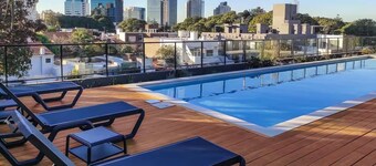 Nuevo Pocitos Apartmento Lujo w/King Beds, 3 Smart TVs, W/D, WiFi, Rooftop Pool.