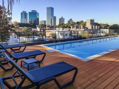 Nuevo Pocitos Apartmento Lujo w/King Beds, 3 Smart TVs, W/D, WiFi, Rooftop Pool.