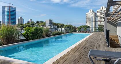 Nuevo Pocitos Apartmento Lujo w/King Beds, 3 Smart TVs, W/D, WiFi, Rooftop Pool.