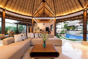 Comfort Villa | Living area | Flat-screen TV - Kubu Cempaka Putih (Canggu)