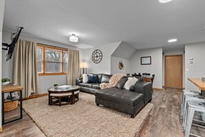 Smart TV, books - Cozy Budget Stay • Firepit & Relaxing Space (Markesan)