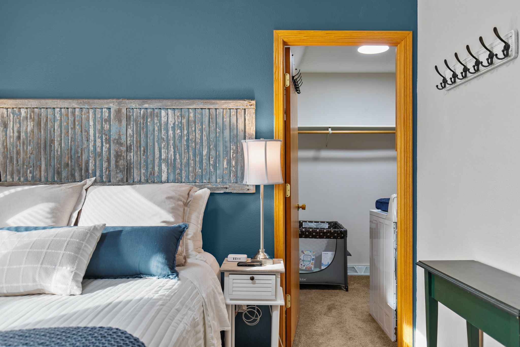 2 bedrooms, desk, iron/ironing board, travel cot