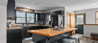 Cozy Budget Stay • Firepit & Relaxing Space