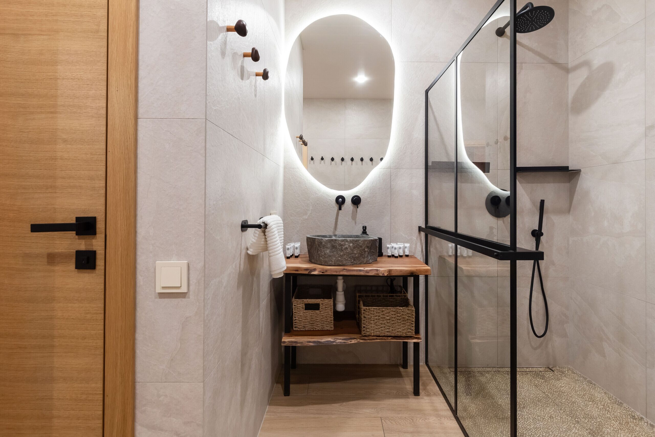 Dusche, Haartrockner, Handtücher