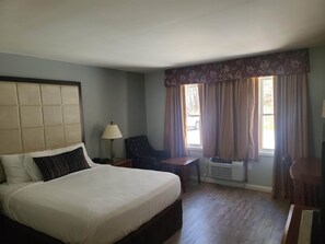 Desk, iron/ironing board, free WiFi - Tilton Lodge Inn and Suites  (Tilton)