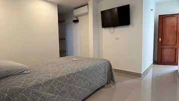 1 habitación, escritorio, wifi y ropa de cama