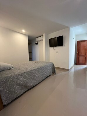 1 habitación, escritorio, wifi y ropa de cama 
