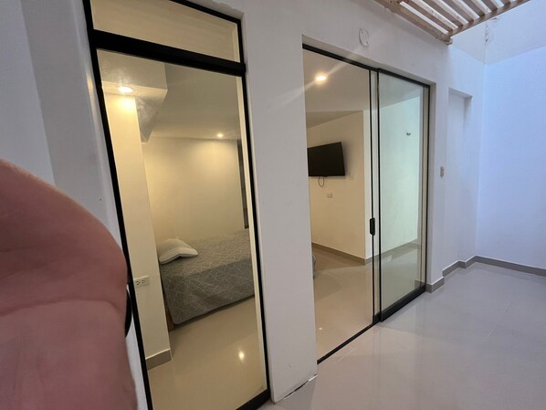 1 bedroom, desk, WiFi, bed sheets - ✨ Modern and Cozy Suite in Piura - Safe and Central Location ✨ (Piura)