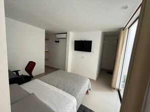 1 bedroom, desk, WiFi, bed sheets