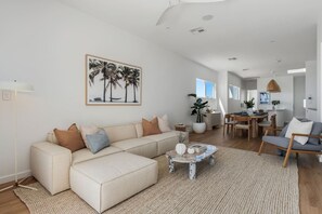 TV, fireplace - Horizons ~ Designer luxury stay with dream views (Aldinga Beach)