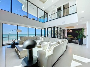 Smart TV, table tennis