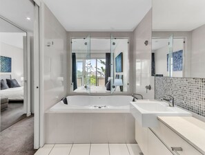 Appartement Deluxe, 3 chambres, vue sur le jardin | Salle de bain
