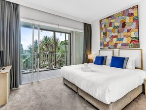 3 bedrooms, desk, iron/ironing board, cots/infant beds - Tropical Park View Retreat 3BR Bali Resort in Kingscliff (1210) (Kingscliff)