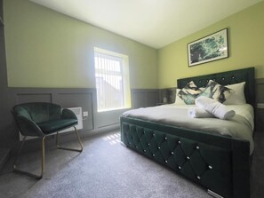 2 chambres, fer et planche à repasser, Wi-Fi, draps fournis