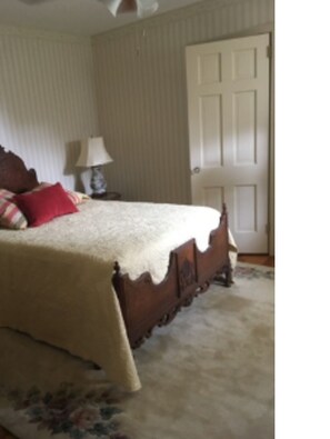 2 bedrooms, iron/ironing board, WiFi, bed sheets - Traditional decor, off-st parking, US OPEN (Pittsburgh)