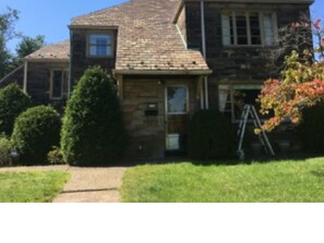 Exterior - Traditional decor, off-st parking, US OPEN (Pittsburgh)