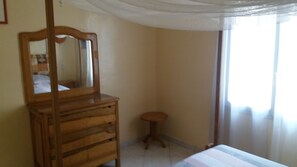 4 Schlafzimmer, Schreibtisch, Bügeleisen/Bügelbrett, kostenloses WLAN