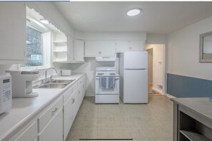 Private kitchen - Bow wow-meow 2nd- Five minutes from downtown Peoria (Peoria Heights)