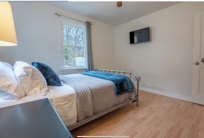 2 bedrooms, iron/ironing board, WiFi, bed sheets