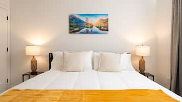 2 slaapkamers, een bureau, een strijkplank/strijkijzer, gratis wifi