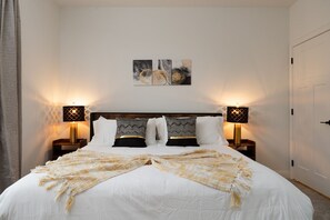 2 habitaciones, escritorio, tabla de planchar con plancha y wifi gratis