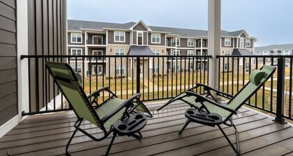 Earthy Elegance Spacious 2BR 2BA 2 KingBeds GymWFH