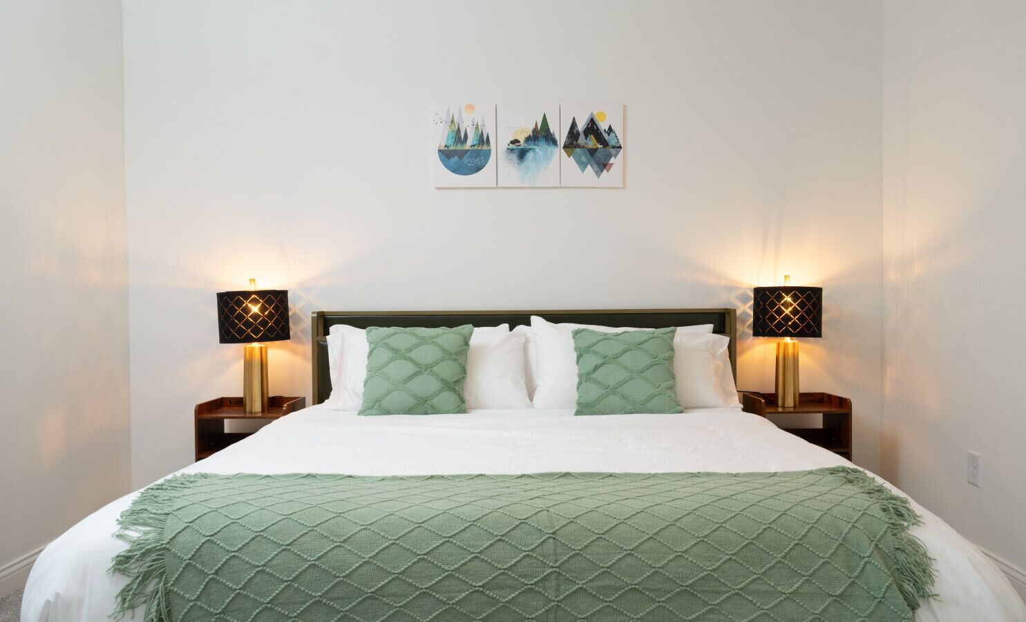 2 makuuhuonetta, työpöytä, silitysrauta/-lauta, ilmainen Wi-Fi