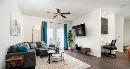 Aqua Oasis Spacious 2BR 2BA King Beds Pond WFHGym