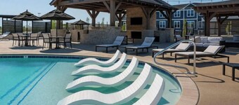 Decadent Haven Spacious 2BR 2BA King Beds WFH GYM