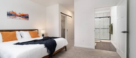 2 bedrooms, desk, iron/ironing board, free WiFi