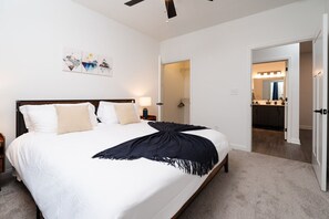 2 habitaciones, escritorio, tabla de planchar con plancha y wifi gratis 