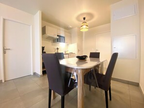 Dining - Remember - T2 near the ocean (Mimizan)