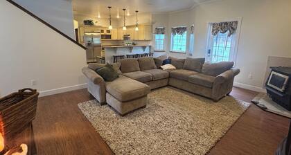 Kodiak Retreat — Steps from Ocean, Near Olds River Trails & Great Fishing