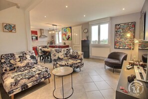 TV, books - Gwenn ha du - PLEUBIAN (PLEUBIAN)