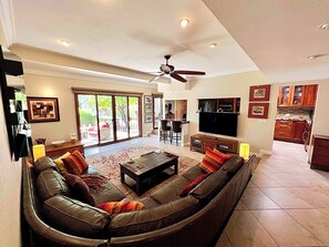 Smart TV, fireplace, DVD player, stereo