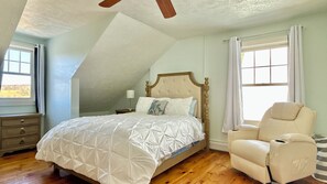 4 bedrooms, desk, iron/ironing board, free WiFi