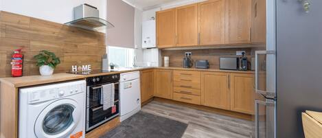 House | Private kitchen | Fridge, microwave, oven, stovetop
