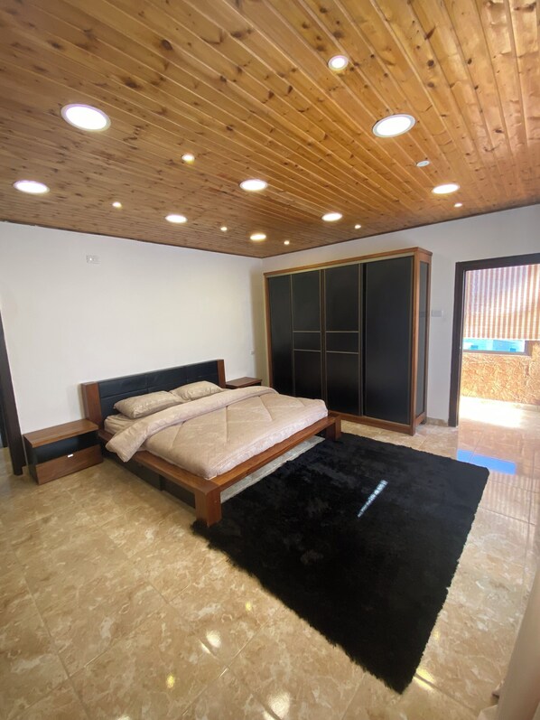 2 slaapkamers, een strijkplank/strijkijzer