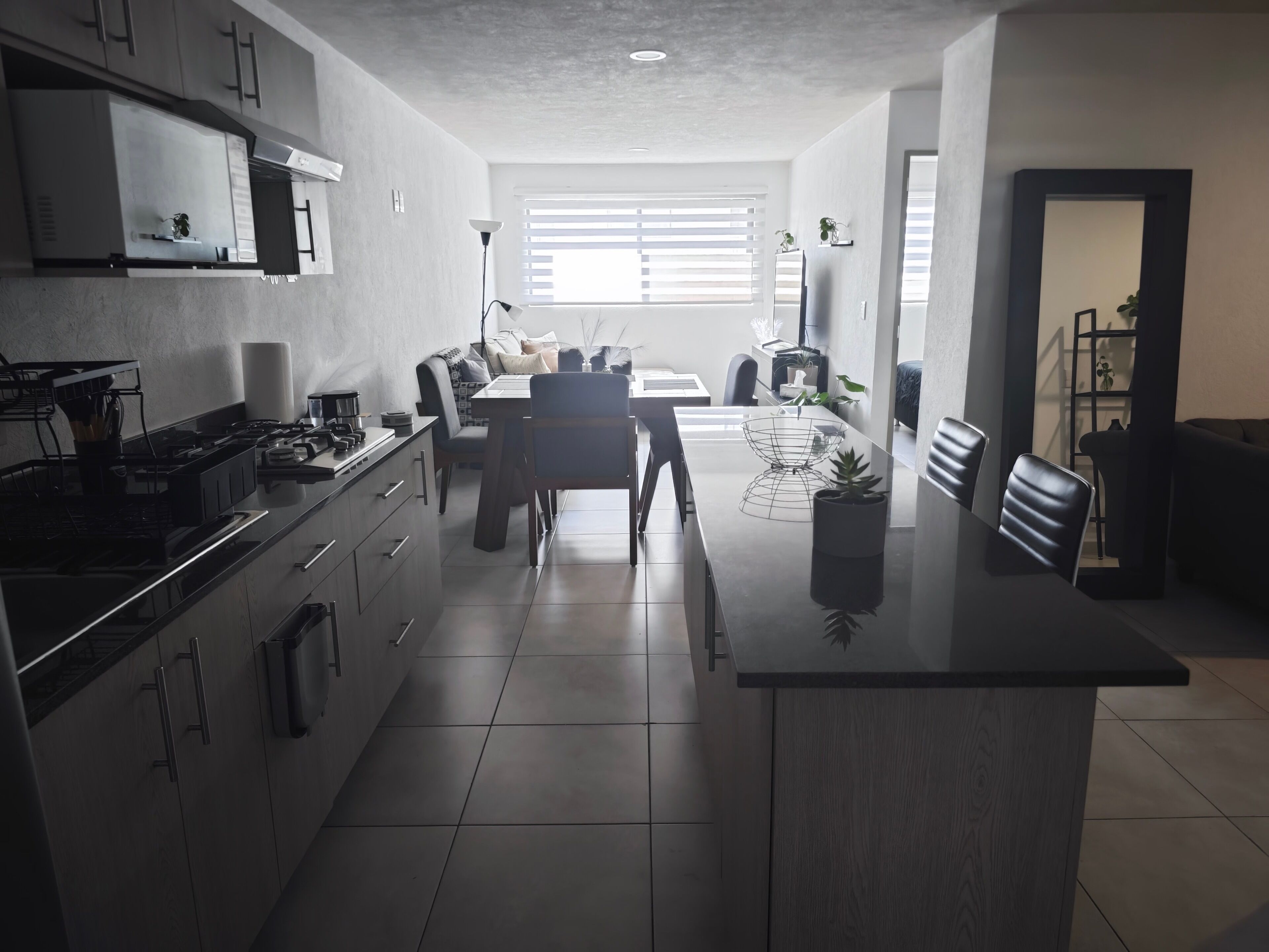 Microones, cafetera i tetera i trona 