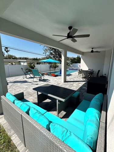 Coastal Breeze Retreat Next to the Beach- Heated Pool/Hot Tub