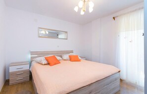 1 chambre, fer et planche à repasser, Wi-Fi gratuit, draps fournis