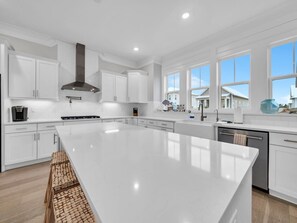 Fridge, microwave, oven, stovetop - Golf Cart, Bikes, The Big Chill, Shuttle to Beach Seasonally, 2 Pools! (Alys Beach)