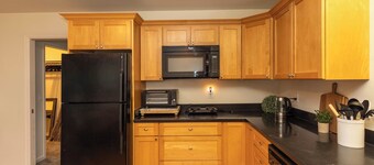 Charming 1-bedroom apartment with WiFi and AC in fabulous Santa Rosa