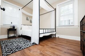 2 Schlafzimmer, Schreibtisch, Bügeleisen/Bügelbrett, kostenloses WLAN