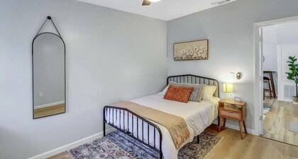 2bd/1ba Cottage * Renovated * Dogs Welcome