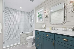 Dusche, Haartrockner, Handtücher
