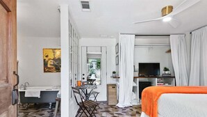 1 chambre, fer et planche à repasser, Wi-Fi gratuit, draps fournis