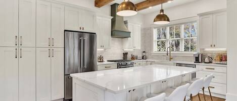 KĂŒhlschrank, Mikrowelle, Ofen, Herdplatte