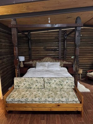 1 bedroom, bed sheets
