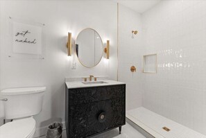 Shower, hair dryer, towels - Home, Game Room, Firepit, Indoor Slide, Candy Room (Guyton)